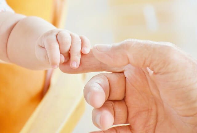 modify-child-support-holding-hands